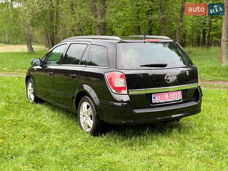 Універсал Opel Astra 2010 в Сумах