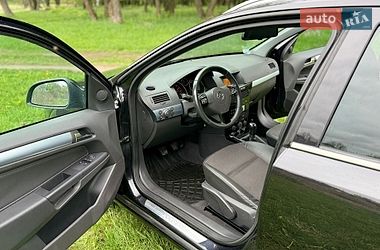 Універсал Opel Astra 2010 в Сумах