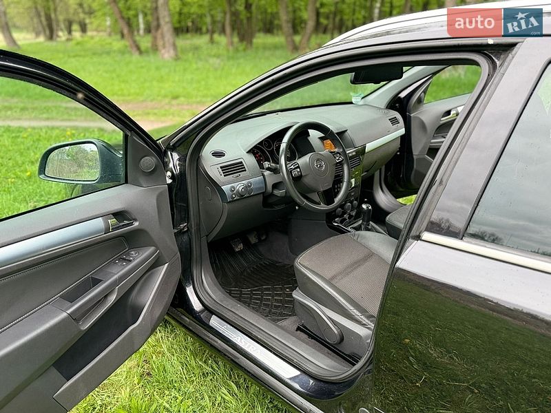 Універсал Opel Astra 2010 в Сумах