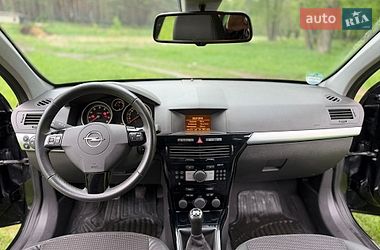 Універсал Opel Astra 2010 в Сумах