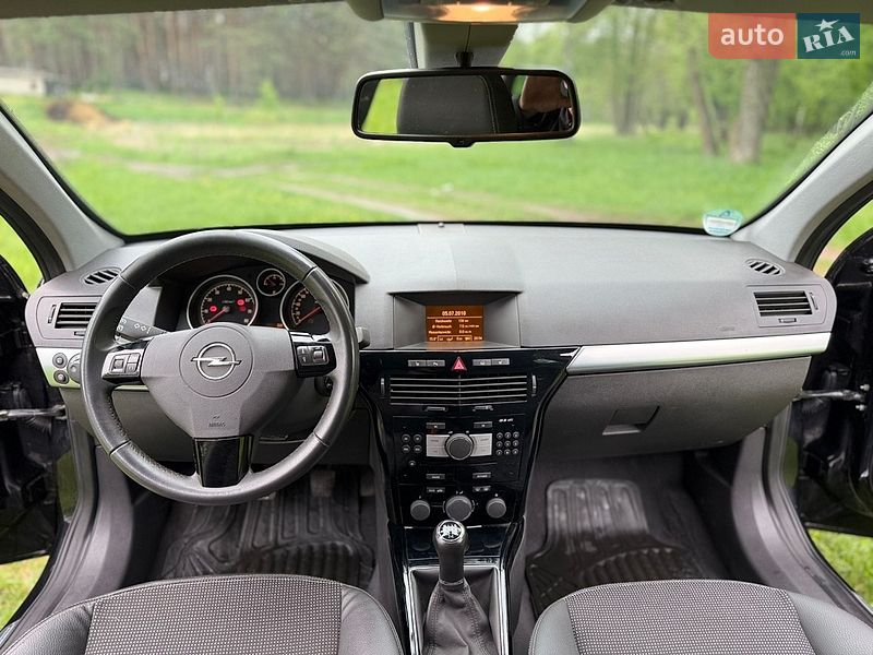 Універсал Opel Astra 2010 в Сумах