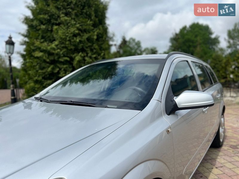 Универсал Opel Astra 2008 в Жовкве