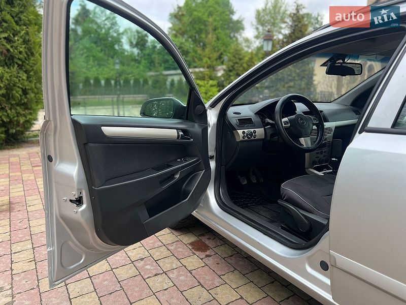 Универсал Opel Astra 2008 в Жовкве