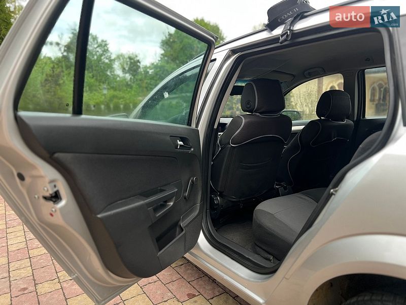 Универсал Opel Astra 2008 в Жовкве