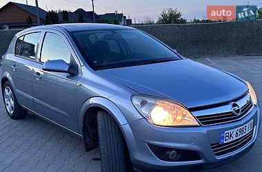 Хэтчбек Opel Astra 2008 в Вараше
