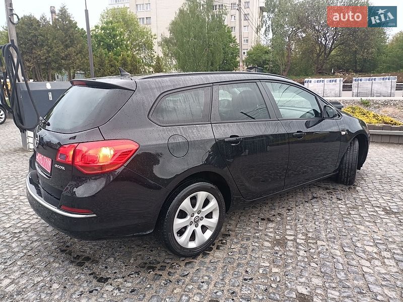 Универсал Opel Astra 2015 в Львове
