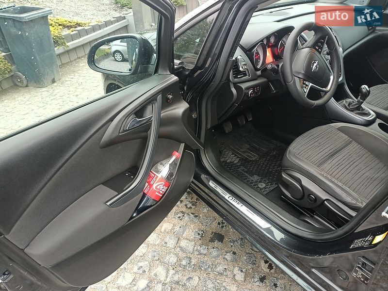 Универсал Opel Astra 2015 в Львове