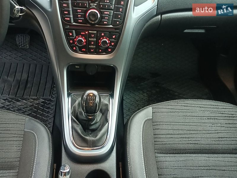 Универсал Opel Astra 2015 в Львове
