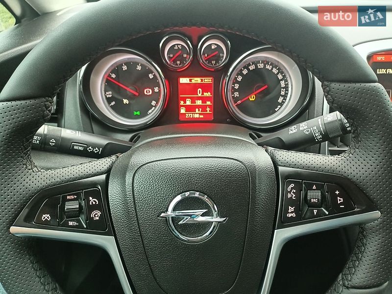 Универсал Opel Astra 2015 в Львове