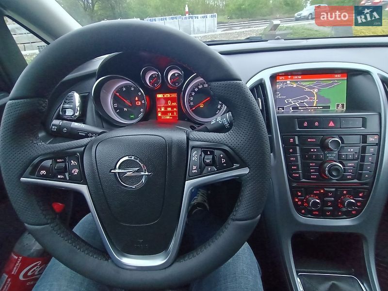 Универсал Opel Astra 2015 в Львове