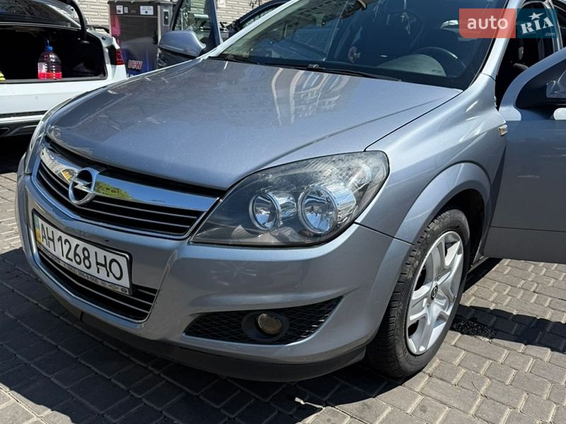 Opel Astra 2011