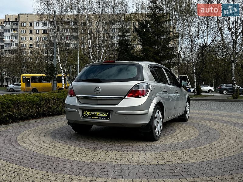 Хетчбек Opel Astra 2011 в Львові