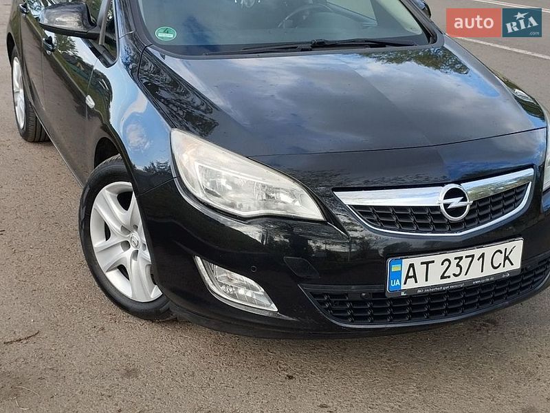 Универсал Opel Astra 2011 в Калуше
