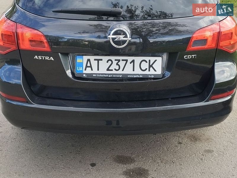 Универсал Opel Astra 2011 в Калуше
