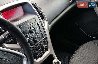 Универсал Opel Astra 2011 в Калуше