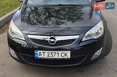 Универсал Opel Astra 2011 в Калуше