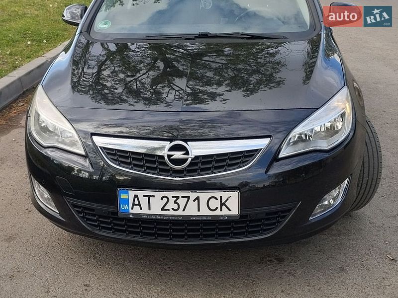 Универсал Opel Astra 2011 в Калуше