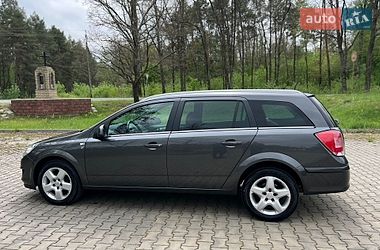 Универсал Opel Astra 2010 в Луцке