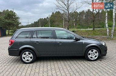Универсал Opel Astra 2010 в Луцке