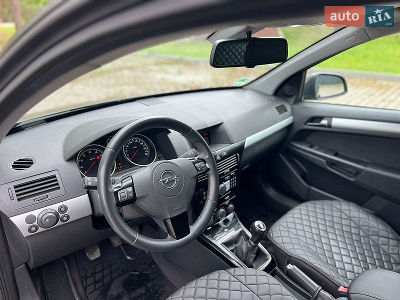 Универсал Opel Astra 2010 в Луцке