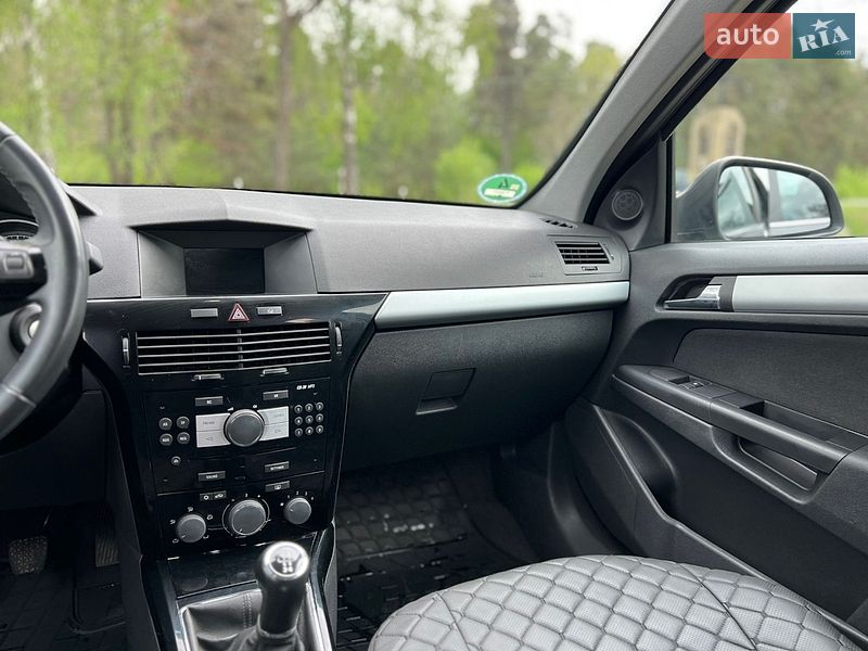 Универсал Opel Astra 2010 в Луцке