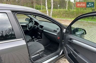 Универсал Opel Astra 2010 в Луцке