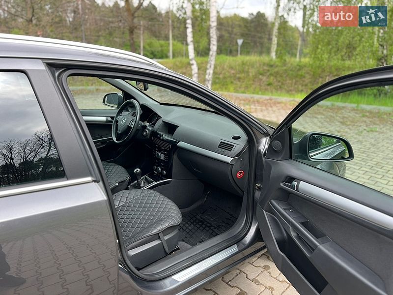 Универсал Opel Astra 2010 в Луцке