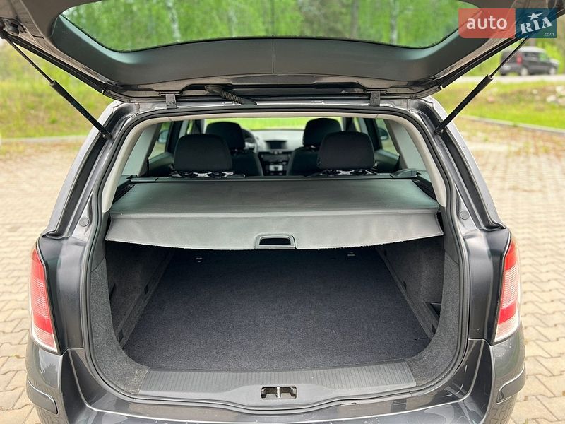 Универсал Opel Astra 2010 в Луцке