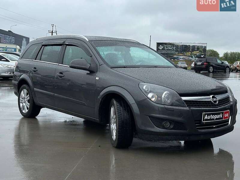 Универсал Opel Astra 2010 в Львове