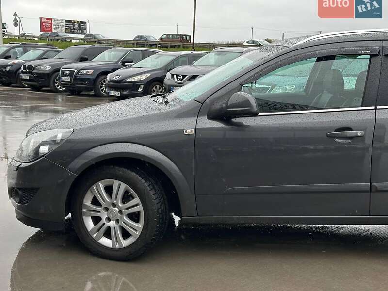 Универсал Opel Astra 2010 в Львове
