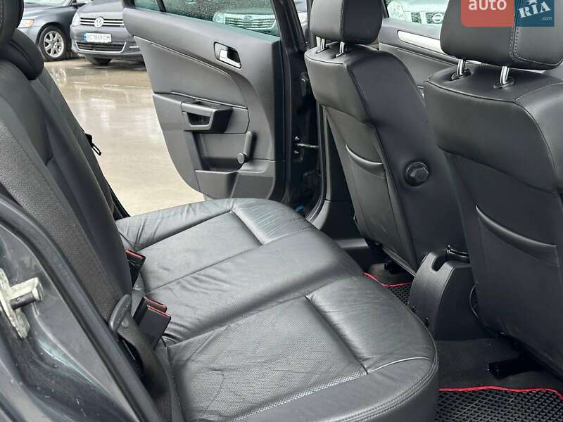 Универсал Opel Astra 2010 в Львове