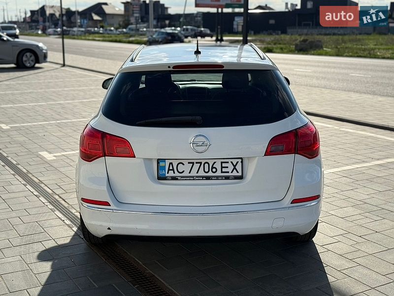 Универсал Opel Astra 2014 в Луцке