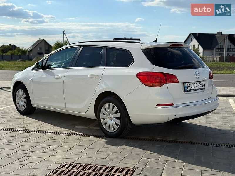 Универсал Opel Astra 2014 в Луцке