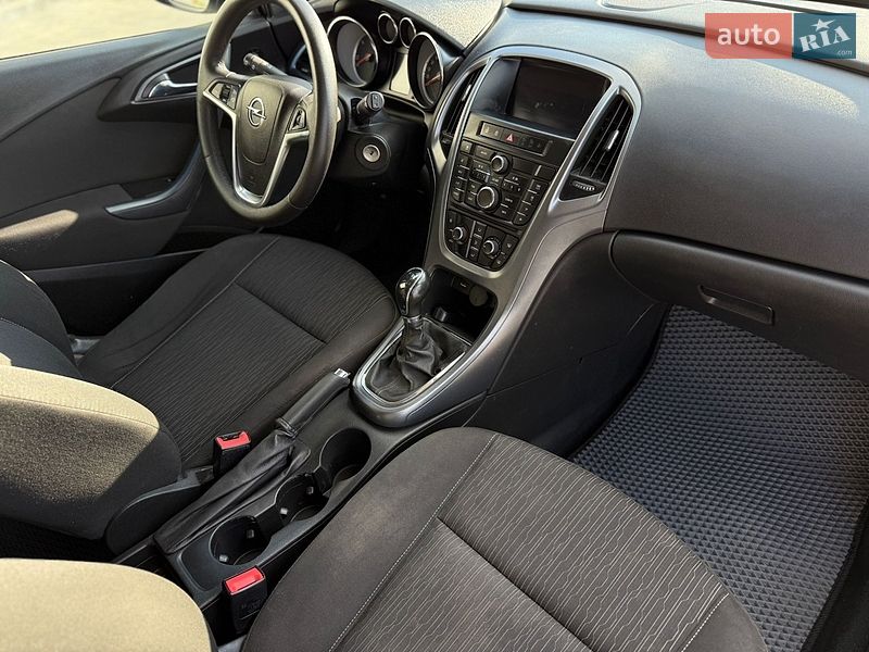 Универсал Opel Astra 2014 в Луцке