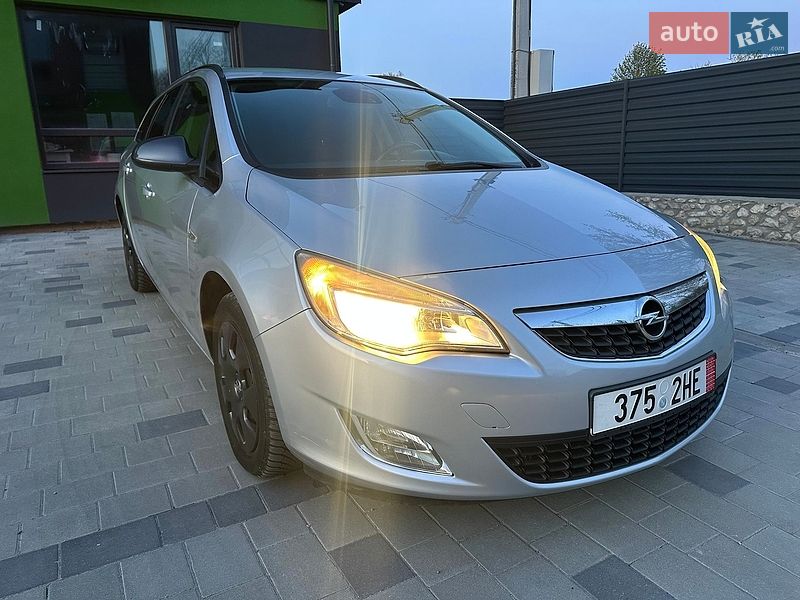 Универсал Opel Astra 2011 в Тернополе