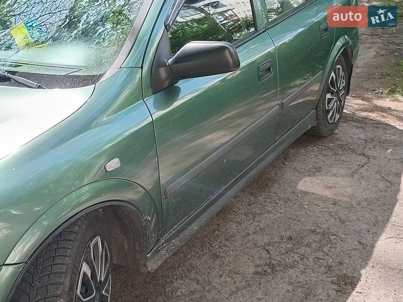 Седан Opel Astra 2006 в Хмельницком