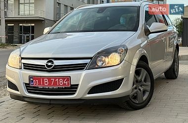 Універсал Opel Astra 2010 в Тернополі