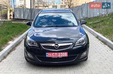 Універсал Opel Astra 2012 в Тернополі