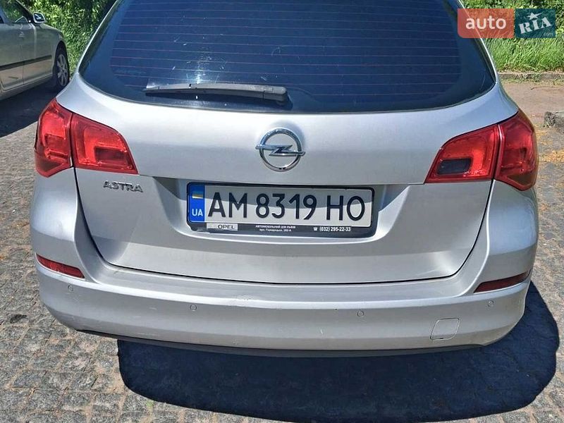 Універсал Opel Astra 2010 в Житомирі