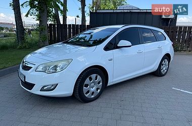Универсал Opel Astra 2012 в Стрые