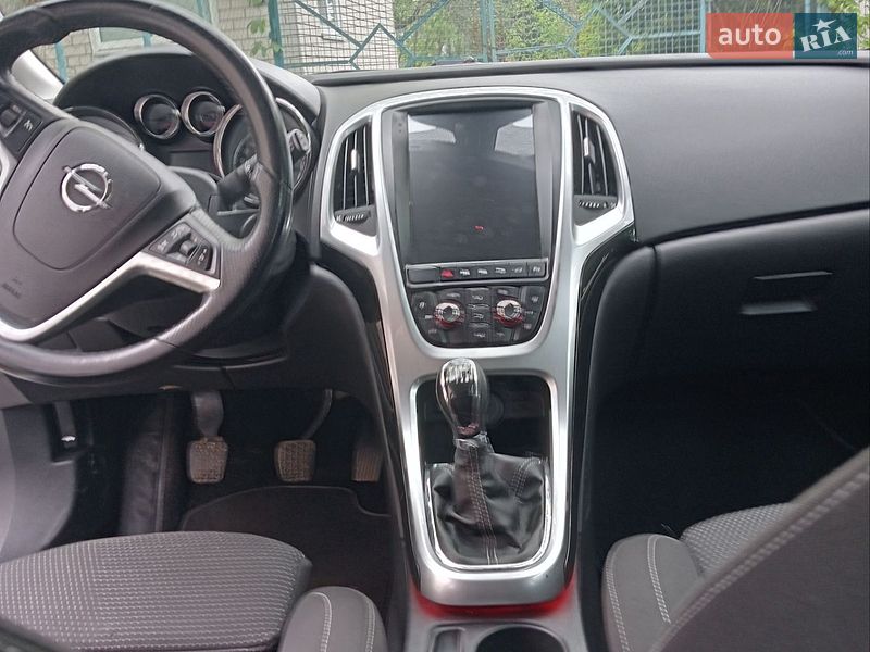 Универсал Opel Astra 2011 в Днепре