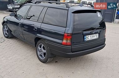 Універсал Opel Astra 1996 в Шумську