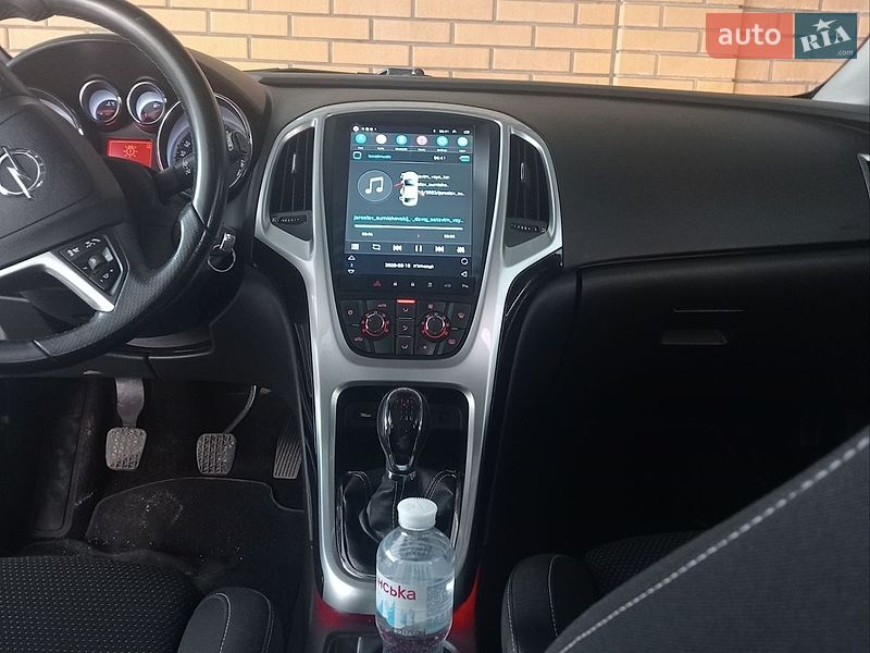 Универсал Opel Astra 2011 в Днепре