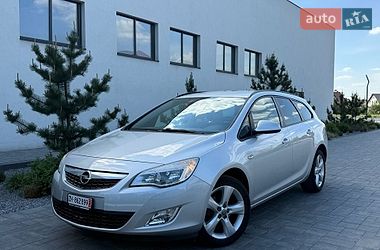 Універсал Opel Astra 2010 в Луцьку