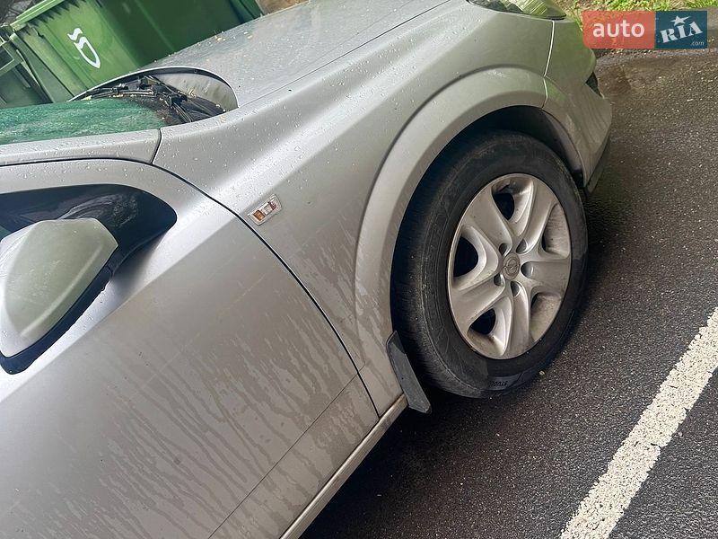 Хетчбек Opel Astra 2013 в Дніпрі
