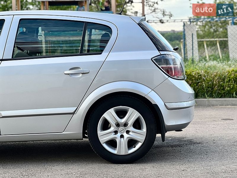 Хэтчбек Opel Astra 2009 в Ровно