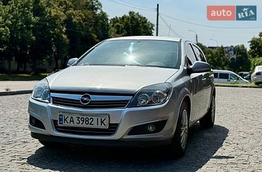 Хэтчбек Opel Astra 2013 в Киеве