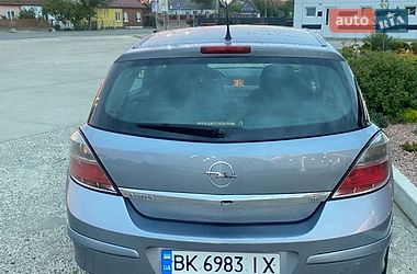 Хэтчбек Opel Astra 2008 в Олевске
