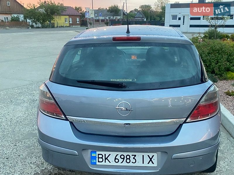 Хэтчбек Opel Astra 2008 в Олевске