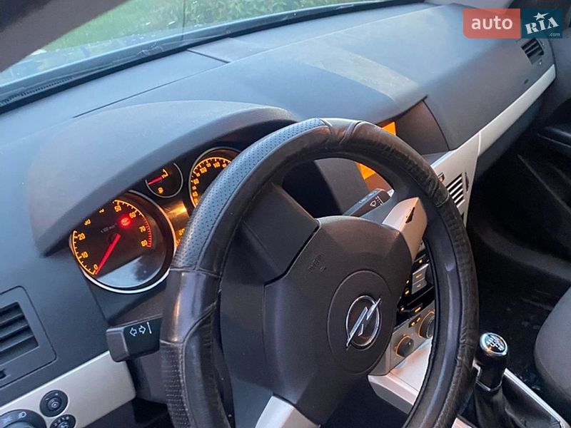 Хэтчбек Opel Astra 2008 в Олевске